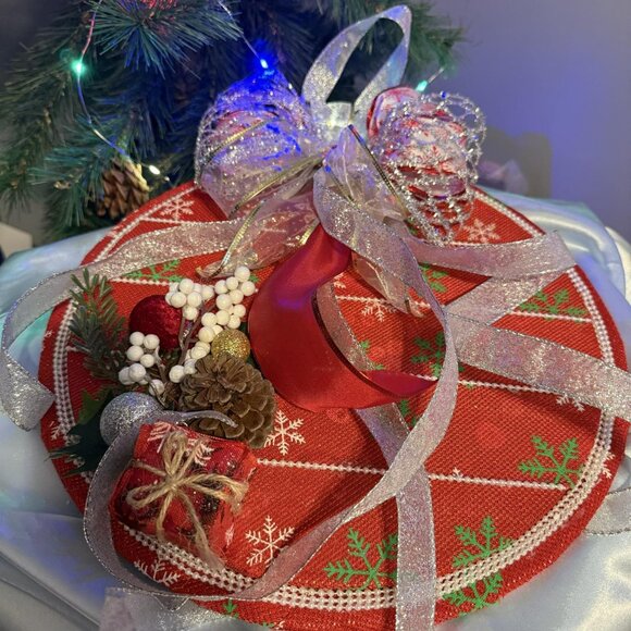 15" Holiday Wreath - Picture 5 of 6